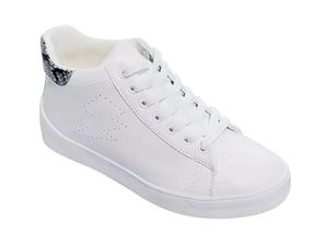 小白鞋的玩趣進階 從經典單品到個性表達的時髦鞋履